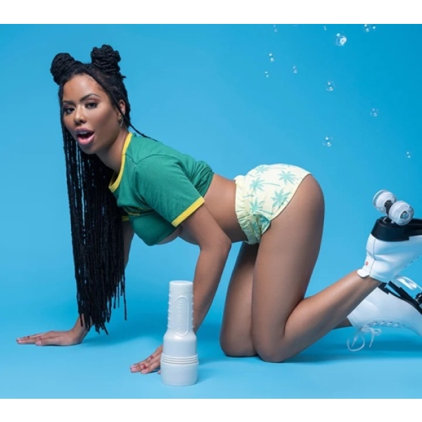 Kira Noir Spellbound Masturbator - Image 6
