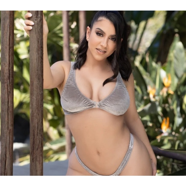Lena The Plug Perfect Masturbator - Image 4
