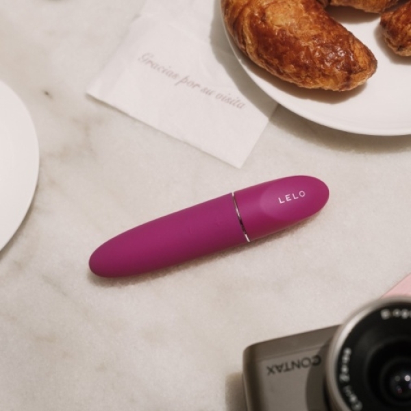 Mia 3 Mini Vibrator - Black - Image 5