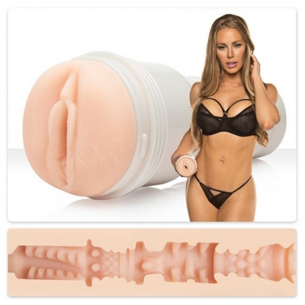 Nicole Aniston Fit Masturbator