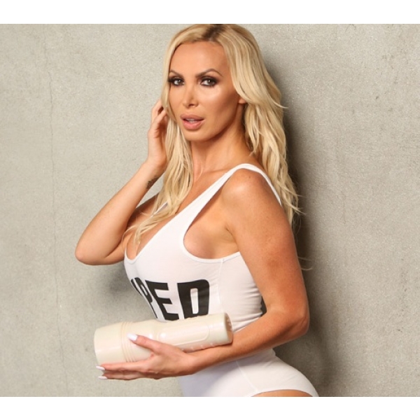 Nikki Benz Reign Masturbator：圖片 5